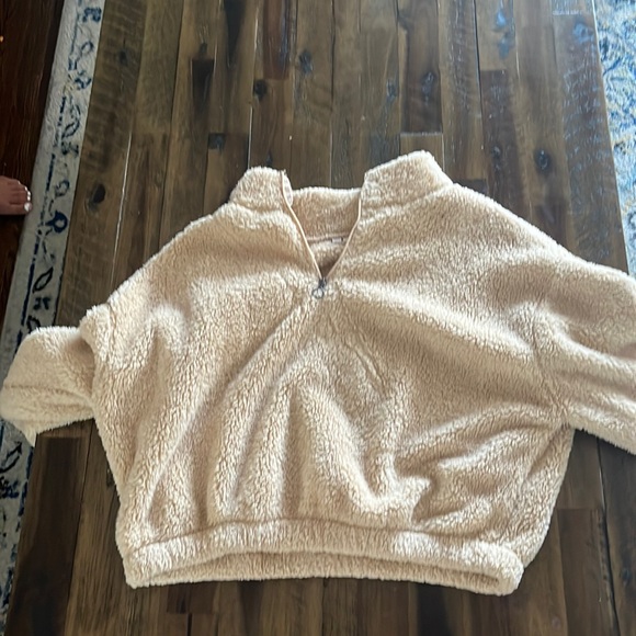 A large sort of cropped kid’s sweater - Picture 1 of 1